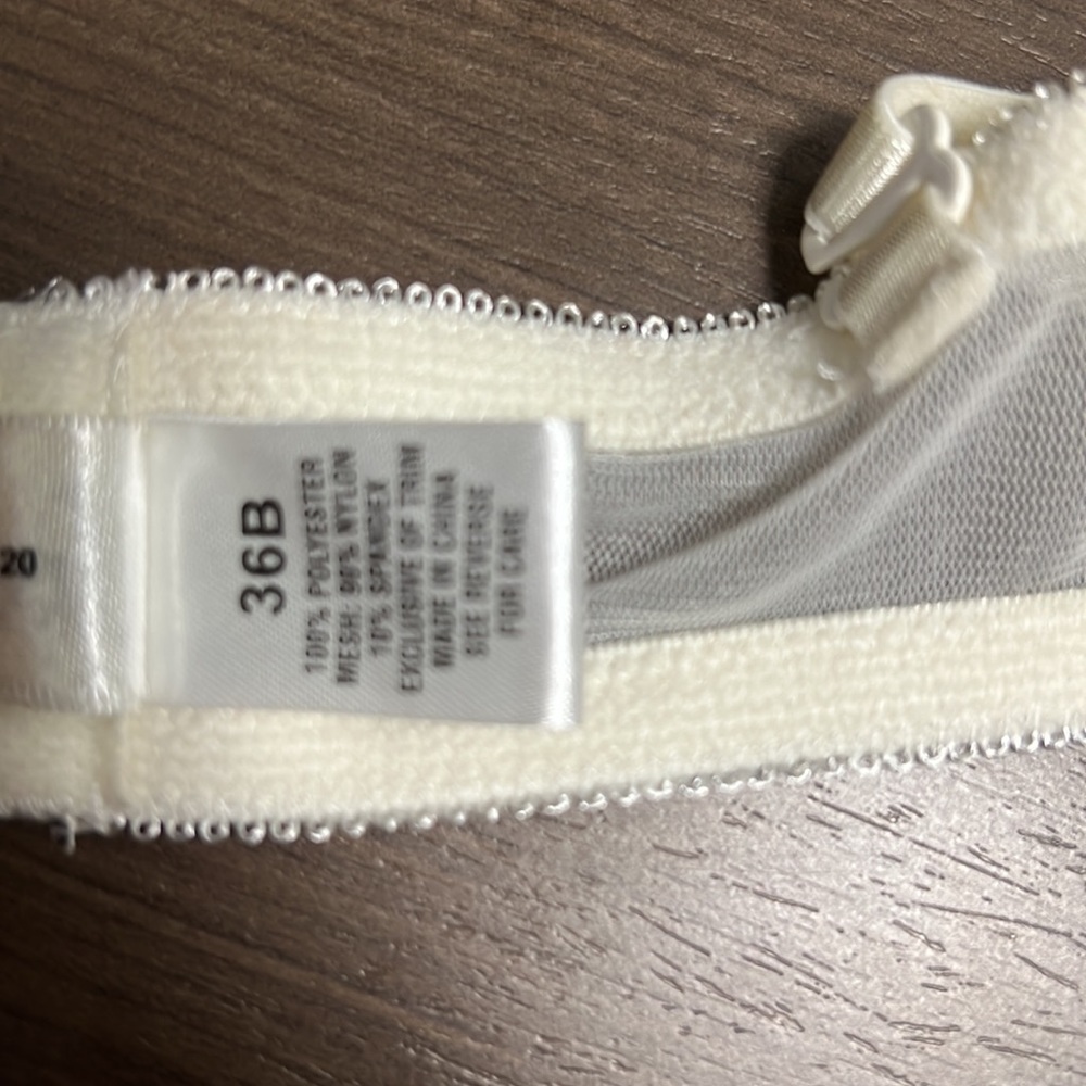 Cream colored bra - Picture 3 of 5
